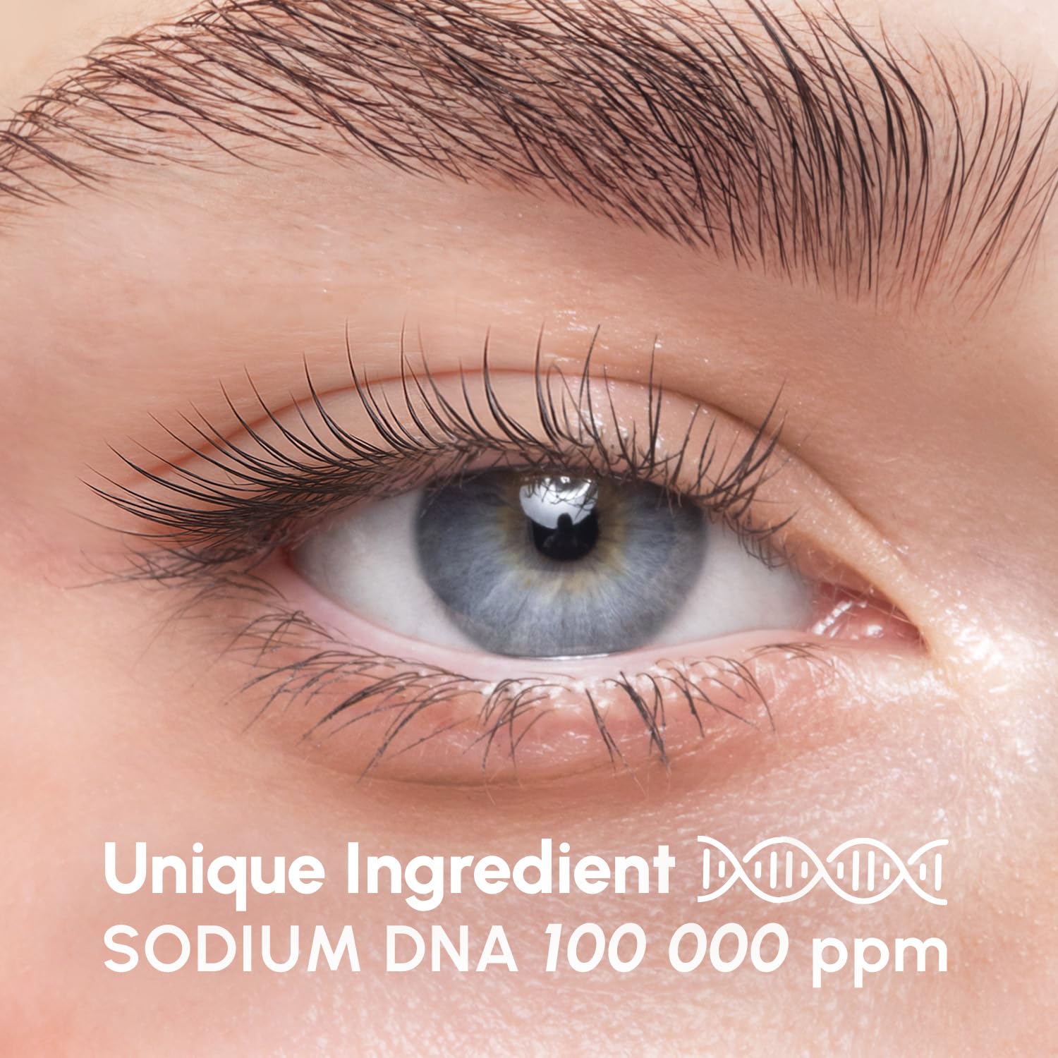 MAREE eyelash serum bottle with fragrance-free formula supports sensitive eyes.