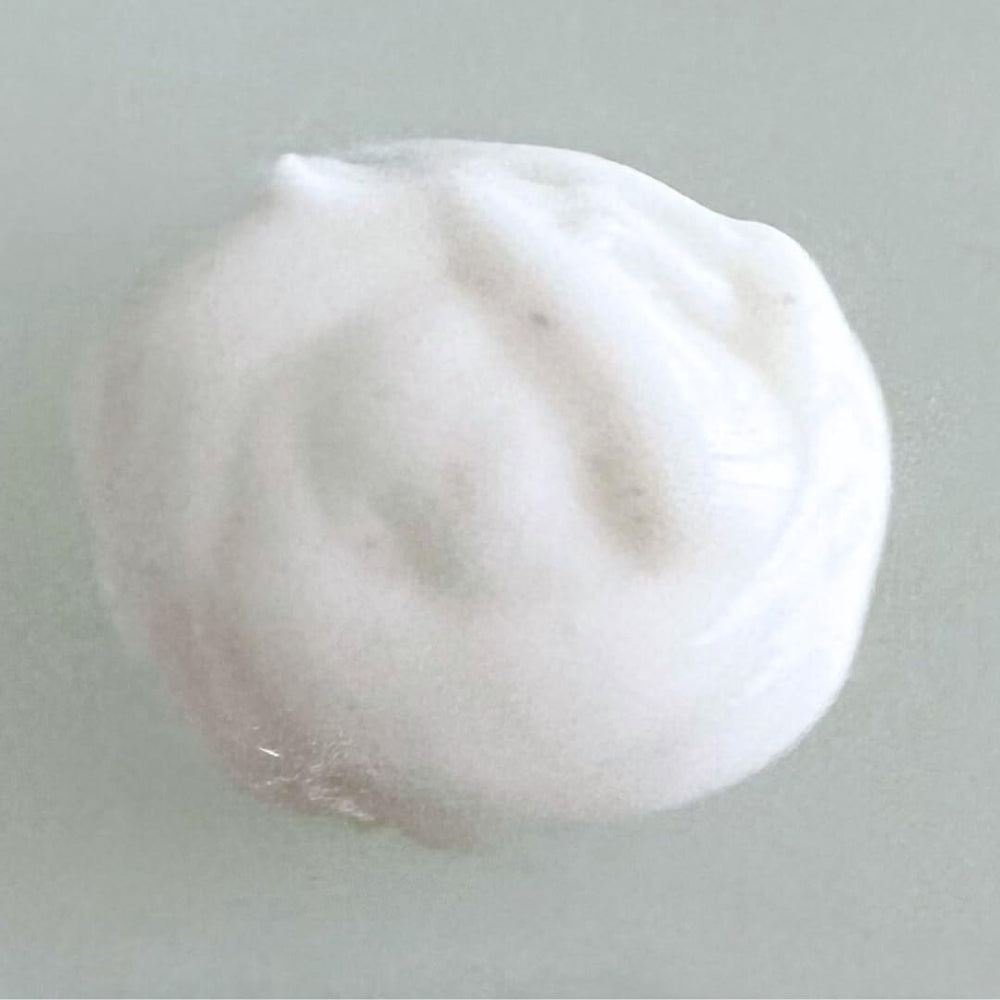 Visual of color-safe formula from MASAMI Hydrating Conditioner benefiting color-treated strands