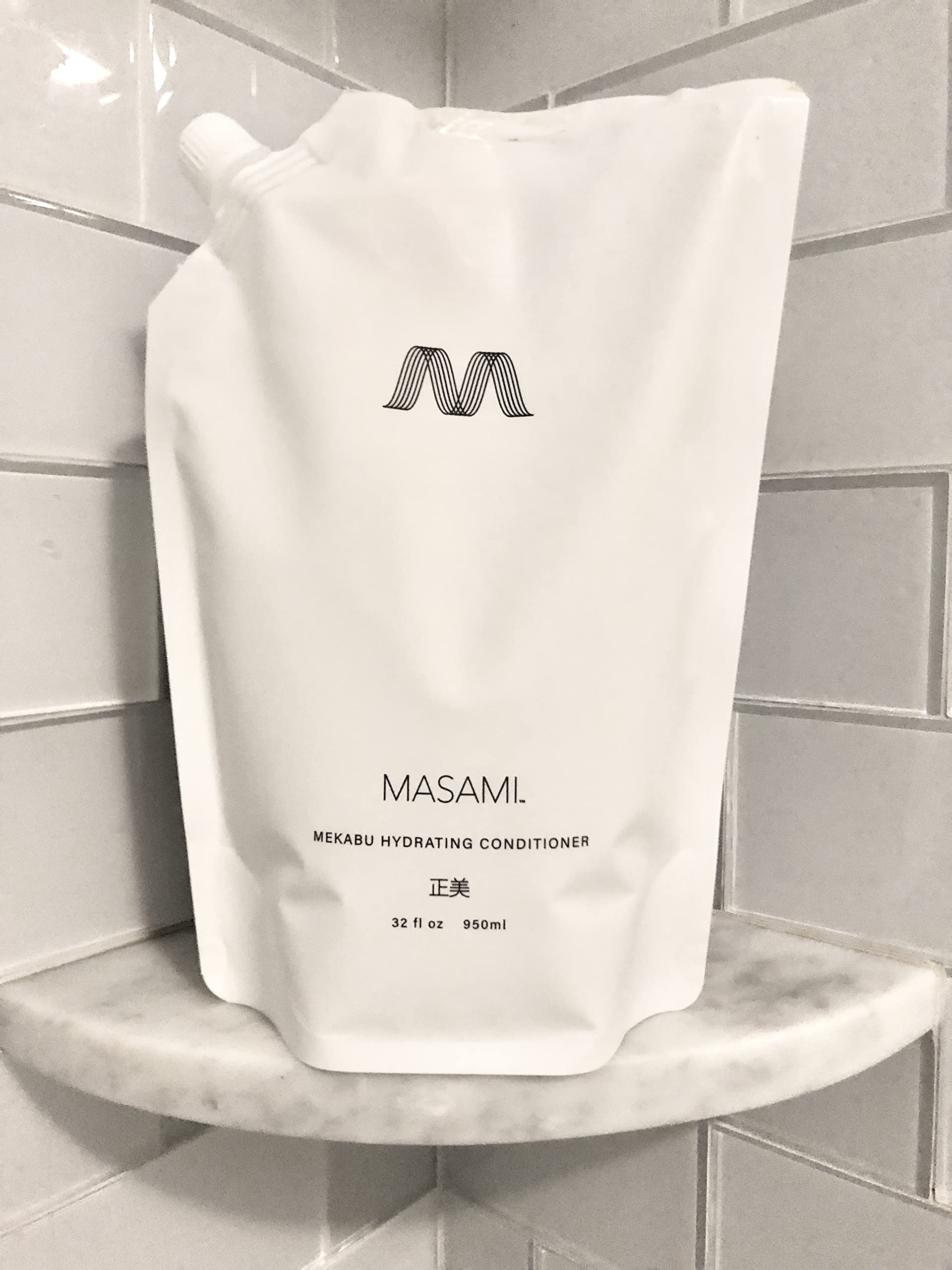 Curly hair texture images highlight MASAMI conditioner's lightweight hydration for defined curls