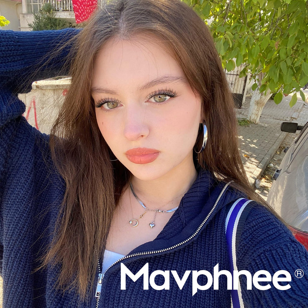 Mavphnee ultra-thin clear band blends with lashes