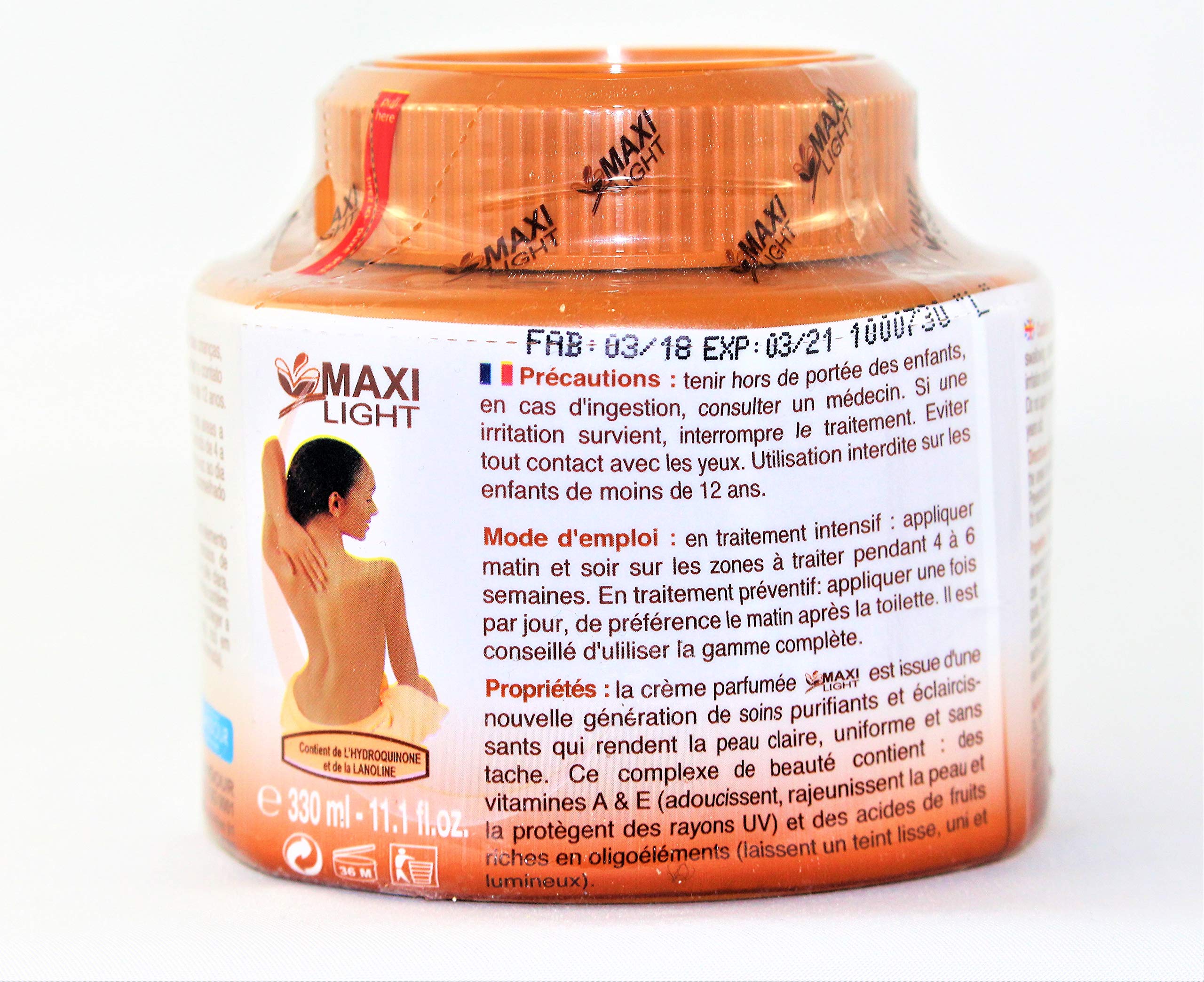 Maxi Light ergonomic hold emphasizes comfortable grip during workouts.