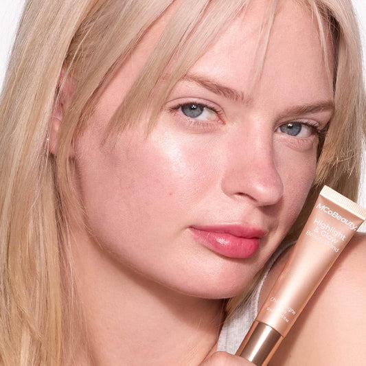 Creamy liquid highlighter texture by MCoBeauty for luminous skin