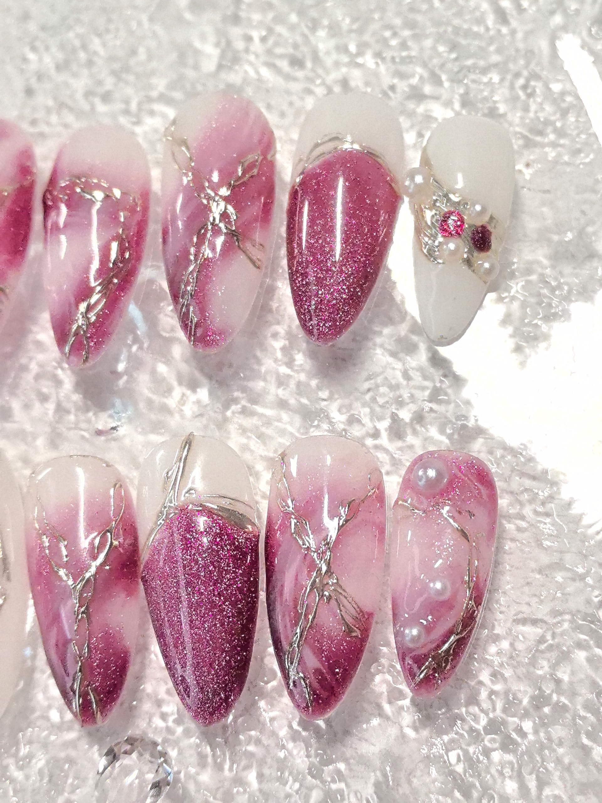 Includes ten sizes for a secure, natural look across nail beds