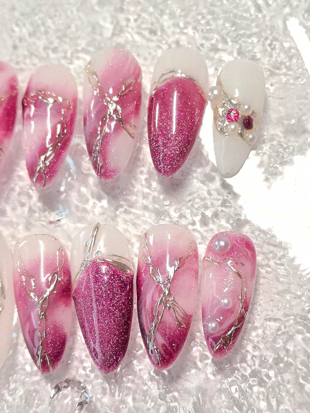 Includes ten sizes for a secure, natural look across nail beds