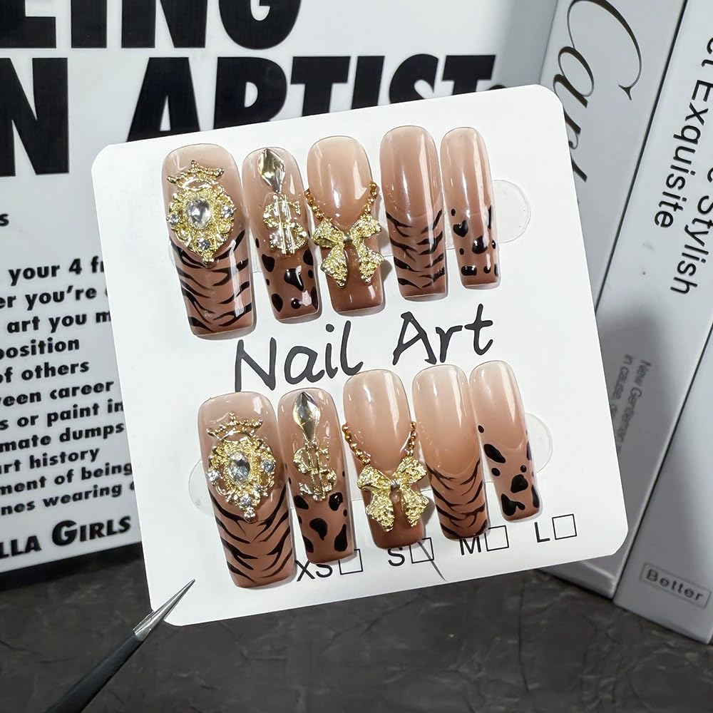 Meemooron handmade press-on nails with 3D bow design add playful elegance to any look.