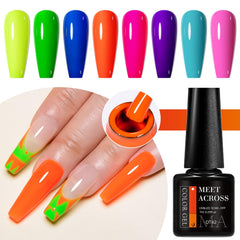MEET ACROSS glow top coat seals shine and prolongs glow effect.