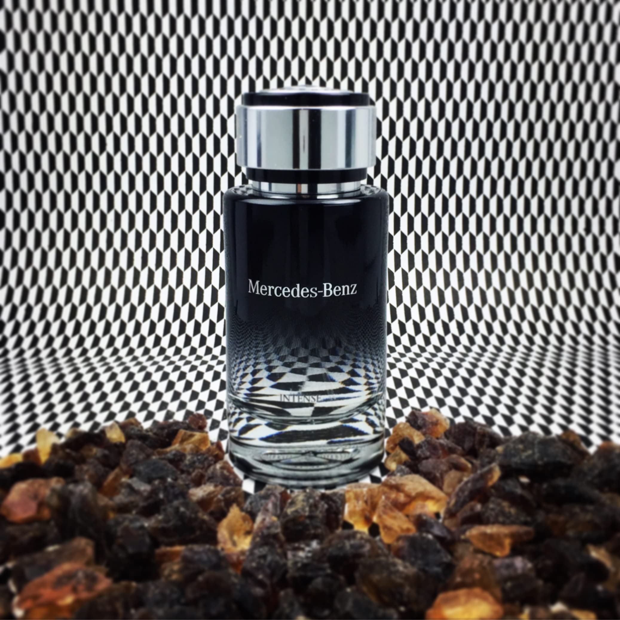 Mercedes-Benz Intense spray nozzle ensures even, controlled application.
