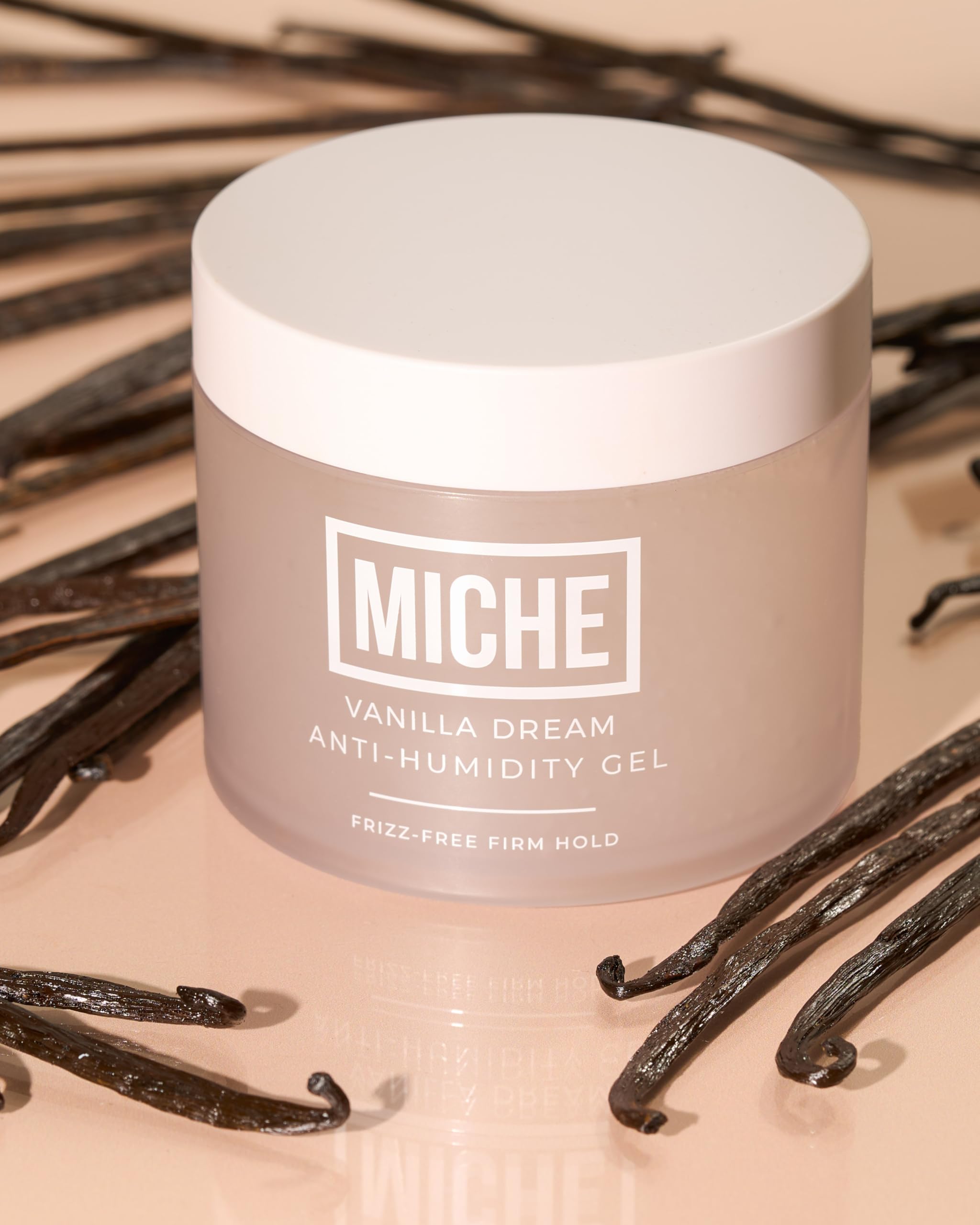 Miche Beauty Vanilla Dream gel on wet curls delivering defined, frizz-free results