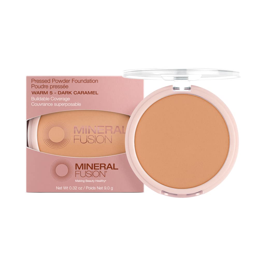 Mineral Fusion Warm 5 compact demonstrates a natural matte finish for tan skin.