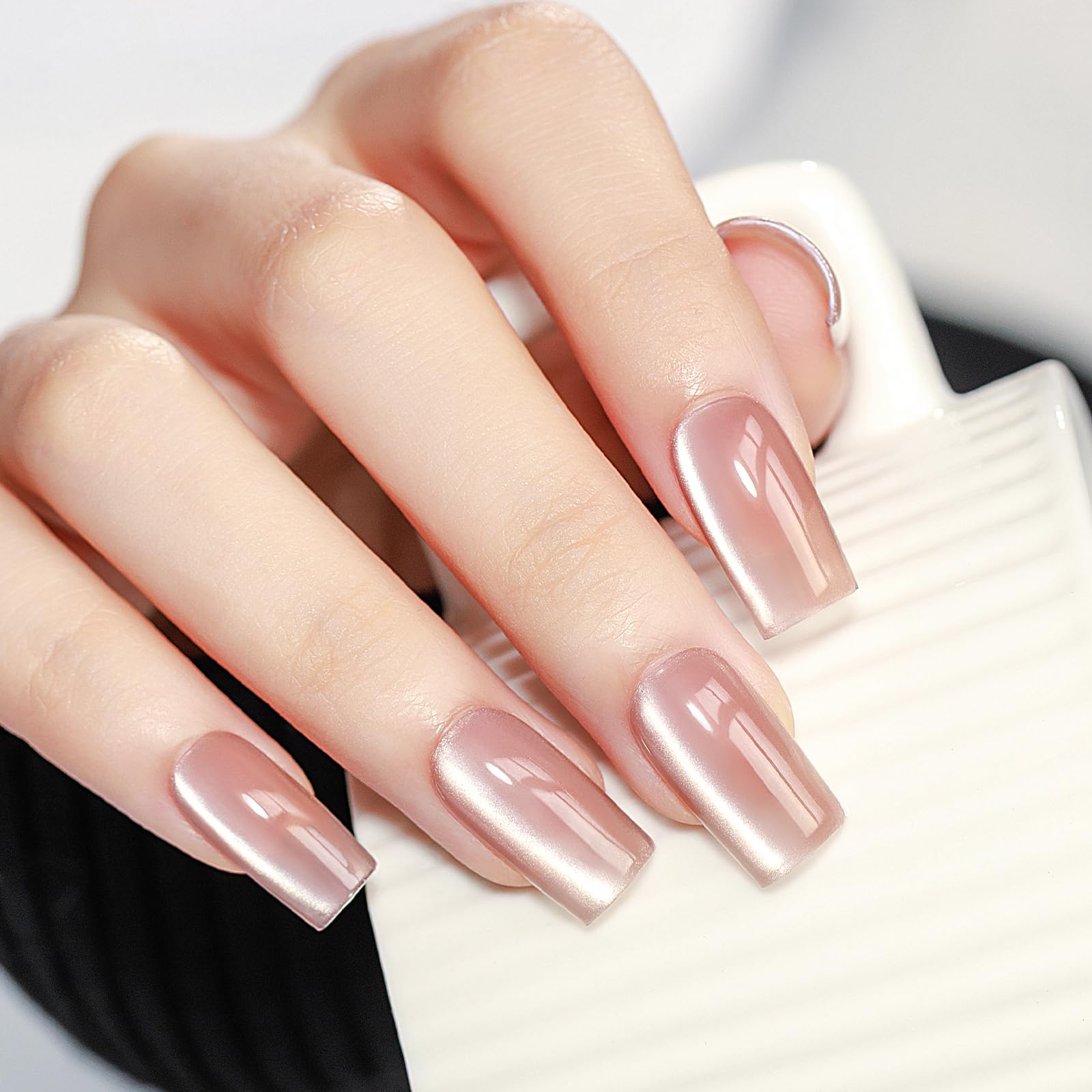 MIZHSE gel polish wear test demonstrates long lasting shine after cure