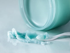 Close look at Centella Asiatica and Hyaluronic Acid ingredients in Mizon Cicaluronic balm.