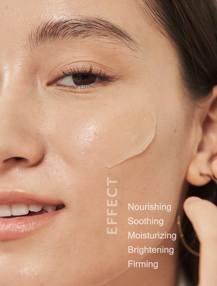 Texture being dispensed from MIZON Snail Recovery Gel Cream showing quick absorption for hydrated skin.