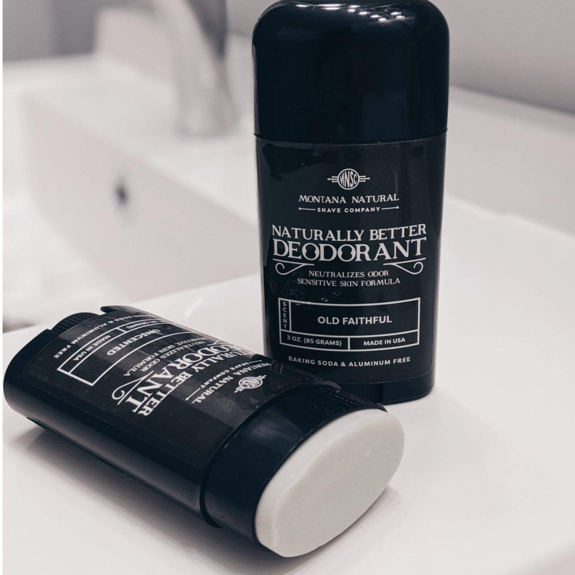 MNSC Arrowroot-based formula dries skin and reduces dampness during the day.