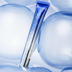 MOMOHOO Brand logo on tube reinforces trustworthy eye care brand.