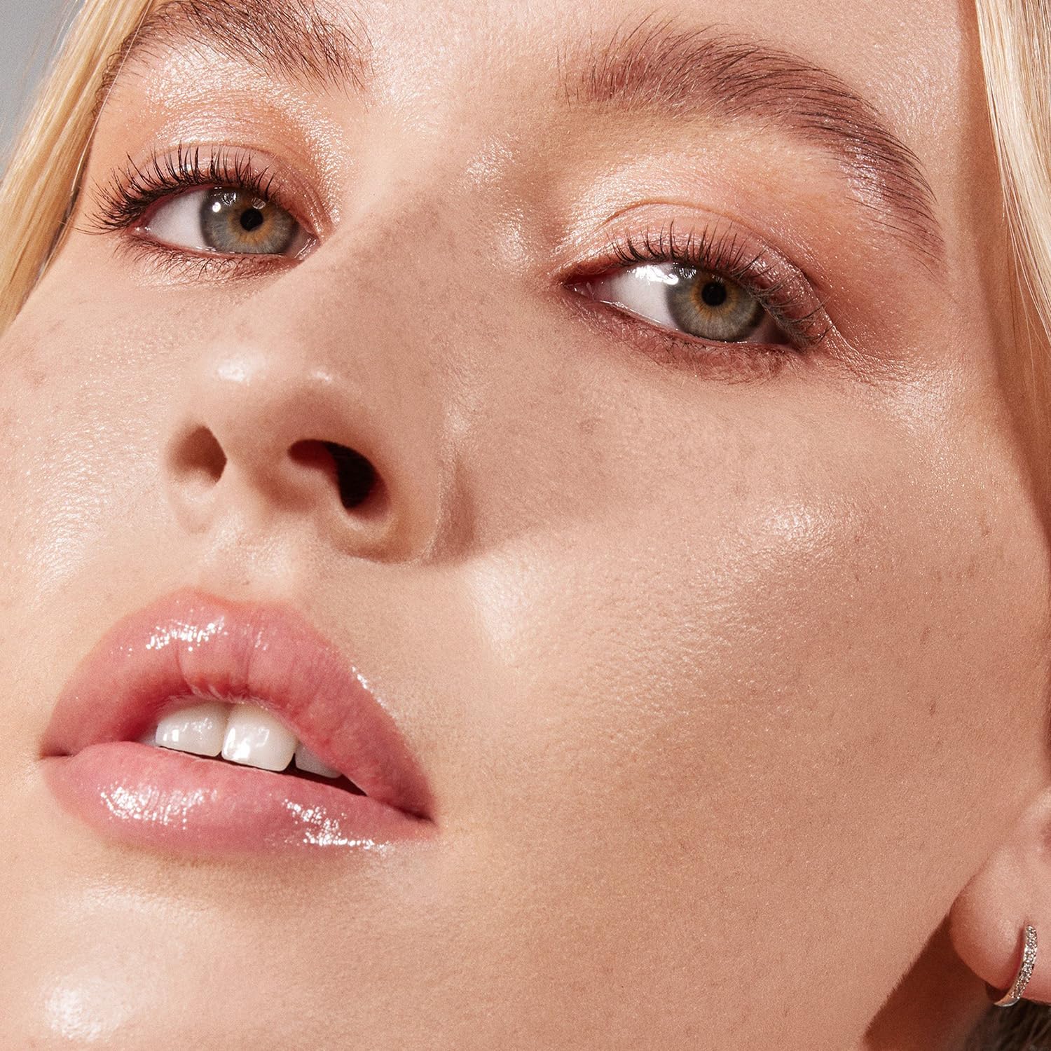 MORPHE Lightform Dewy Foundation on-skin swatches reveal even tone and natural glow