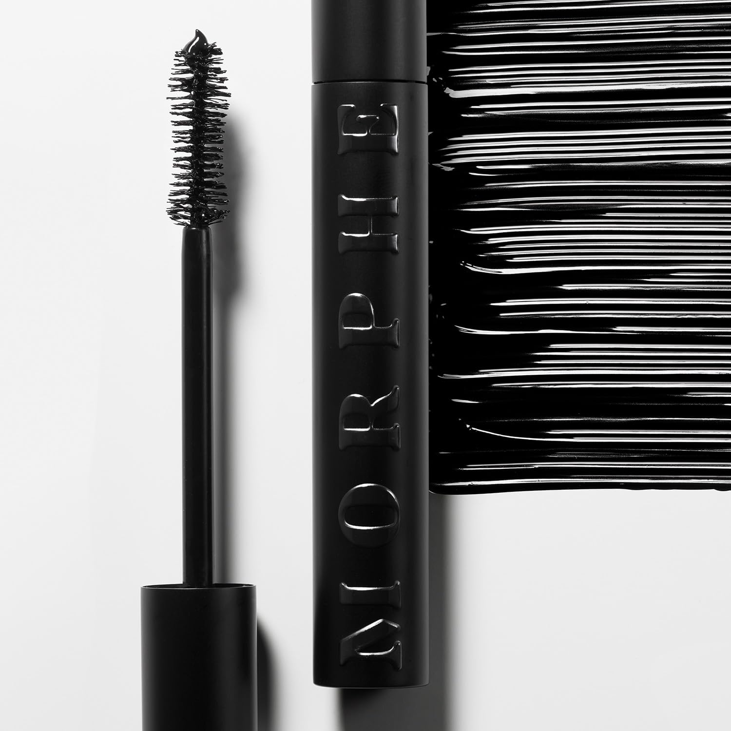 Flake-free formula delivers long wear without clumps for MORPHE Make It Big.