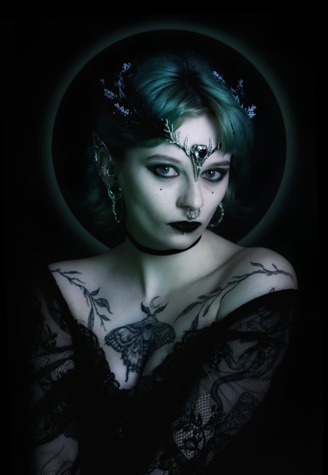 MOSTORY raven skull crown detail captures bold gothic character for photo shoots