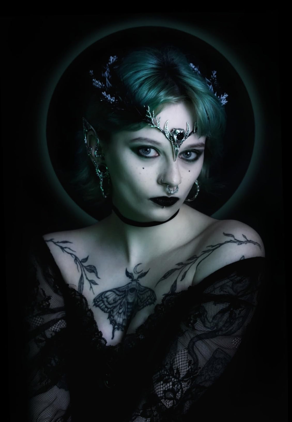 MOSTORY raven skull crown detail captures bold gothic character for photo shoots