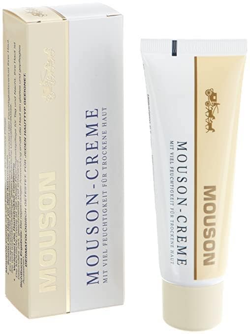 Mouson cream swirl during application demonstrates quick absorption with no greasy finish