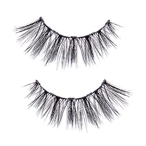 MoxieLash eyeliner application close-up showing precise lining