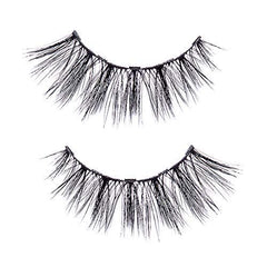 MoxieLash eyeliner application close-up showing precise lining