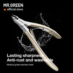 MR.GREEN packaging shot of the cuticle nippers, ready for use.