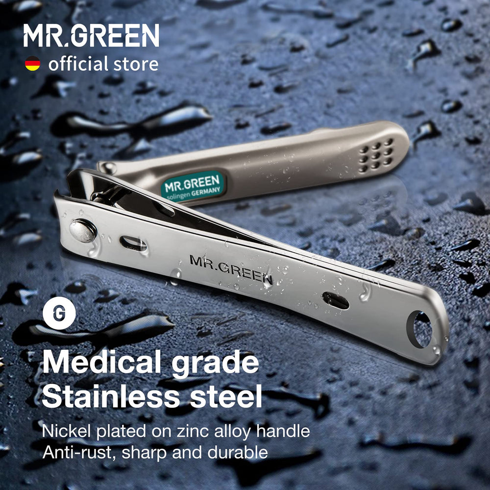 MR.GREEN ergonomic tail base improves balance during grooming sessions.