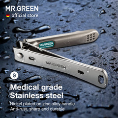 MR.GREEN ergonomic tail base improves balance during grooming sessions.