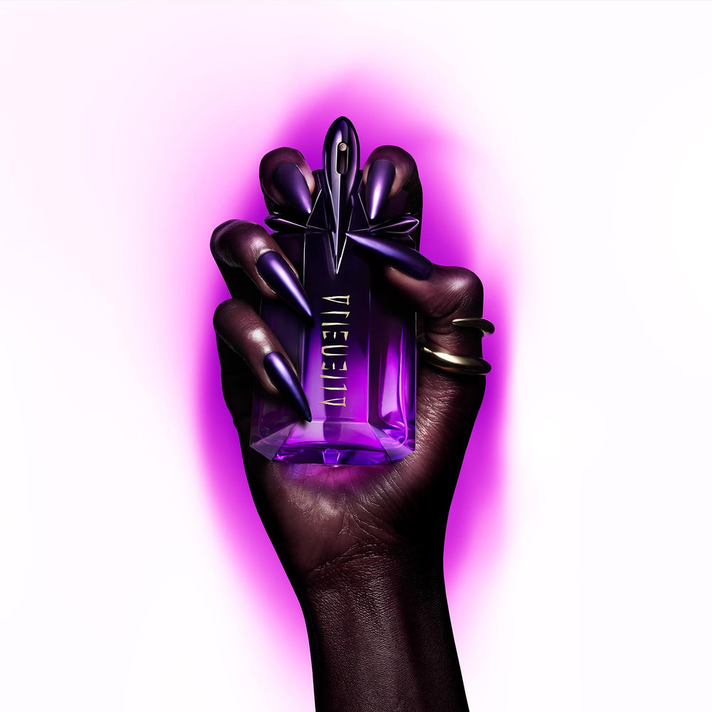 Mugler Alien Extraintense vanilla note close-up highlighting rich sweetness