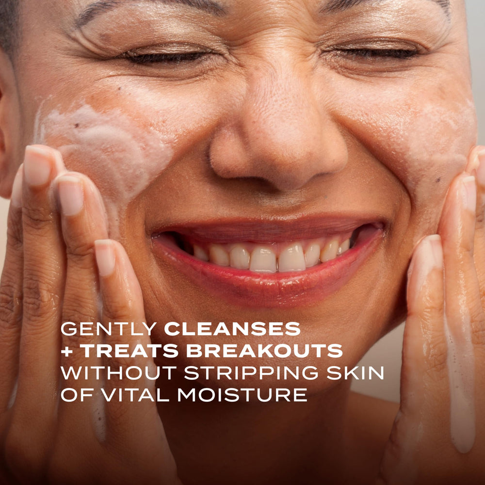 Murad Cream Cleanser texture swatch reveals creamy, non-foaming cleanse.