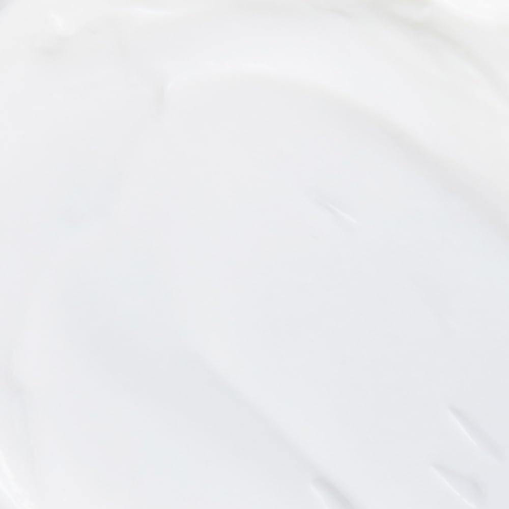 Application routine scene with Mystic Kiss Essence suitable for day or night use