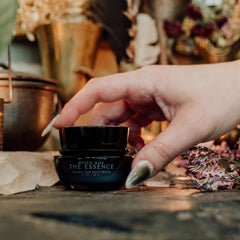 Mystic Kiss Essence vegan oil blend close-up emphasizing nourishing botanicals