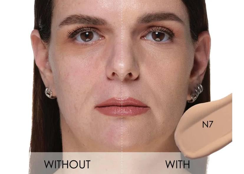 Natasha Denona HY-Glam Concealer N7 applicator tip enables precise spot concealing.