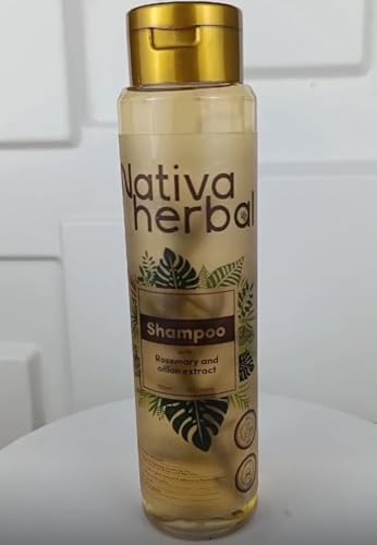 Nativa Herbal Rosemary & Onion Shampoo lather demonstrates refreshing scalp cleansing.