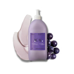 Natura Ekos Açaí Revitalizing bottle pour shows easy application and lasting hydration