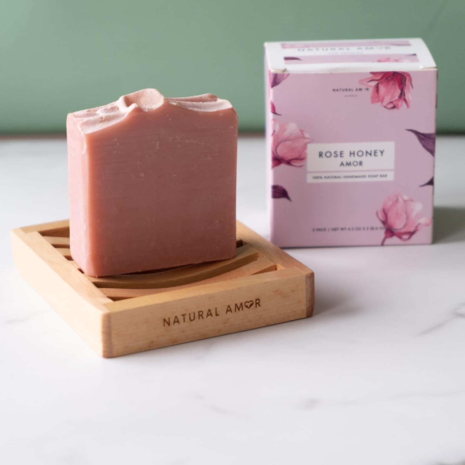 Natural Amor nourishing blend of olive and coconut oils supporting hydrated skin after washing.