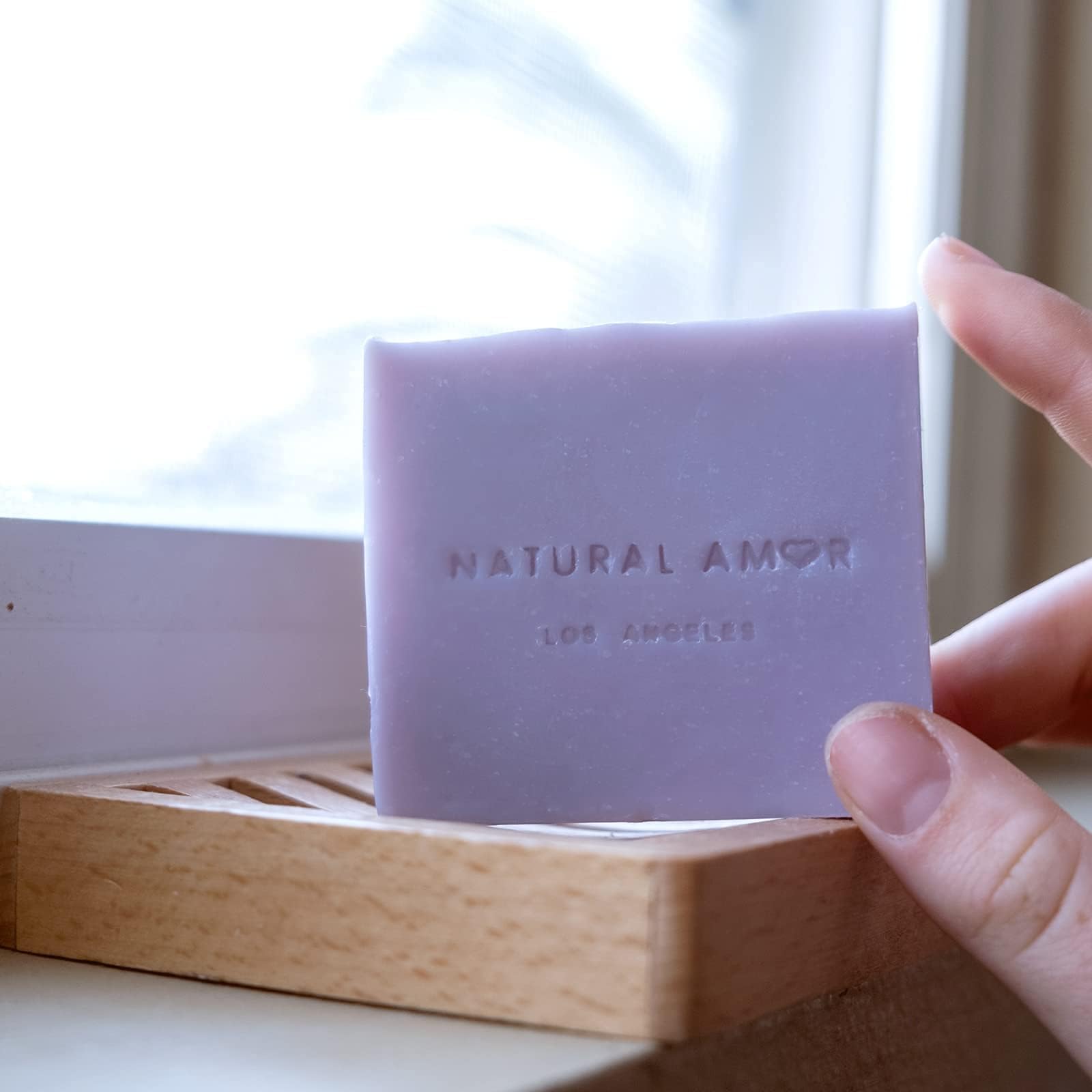 Natural Amor Los Angeles six-piece set—perfect self-care gift for loved ones.