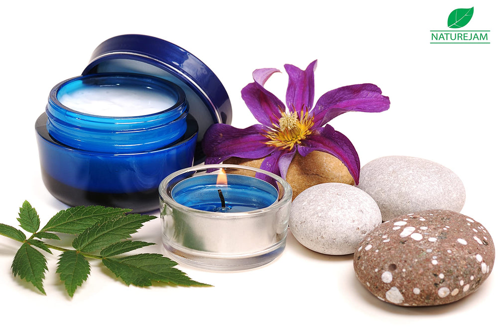 Naturejam Alpha Arbutin powder dispersion in water shows easy incorporation.