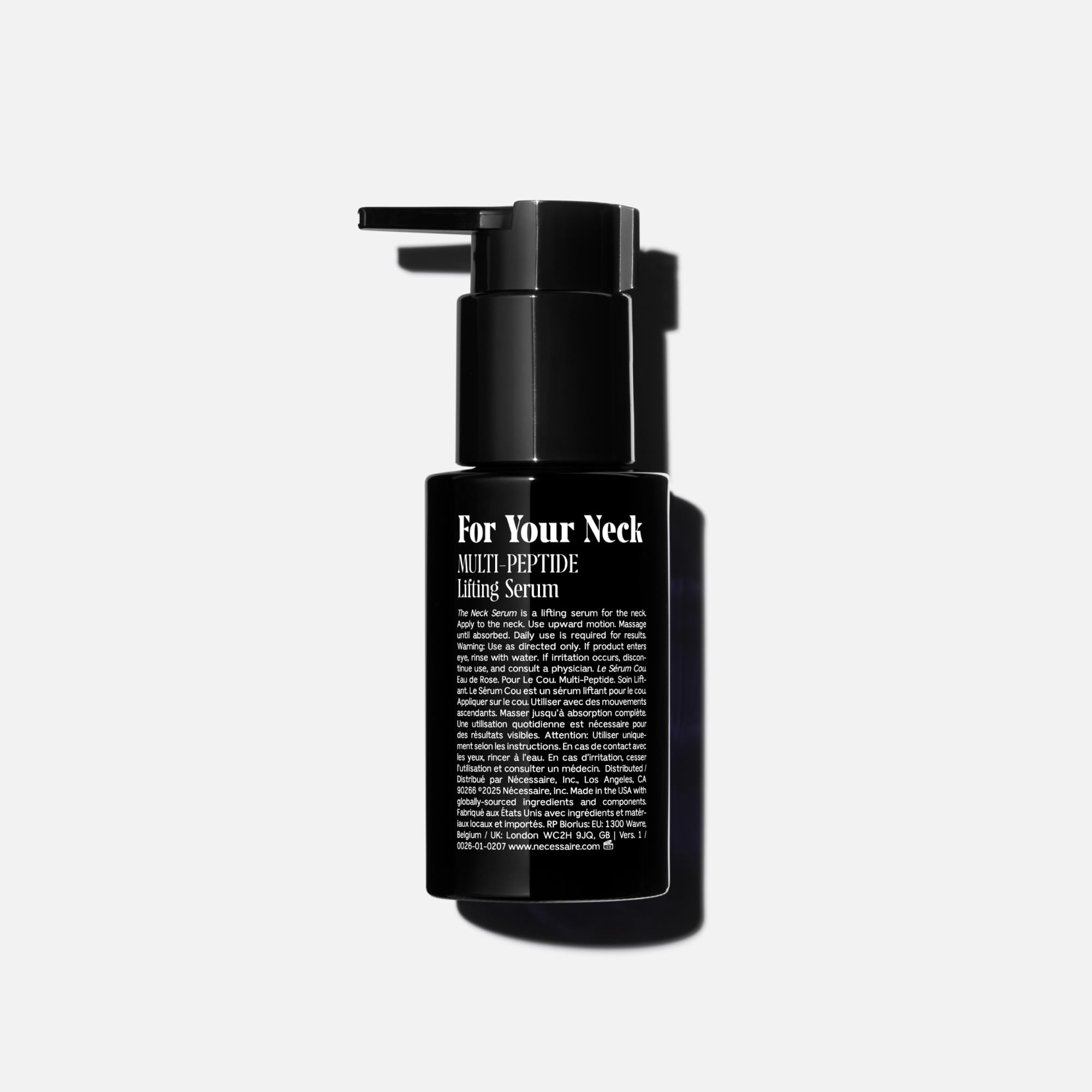 Close-up of Nécessaire The Neck Serum with five peptides complex.