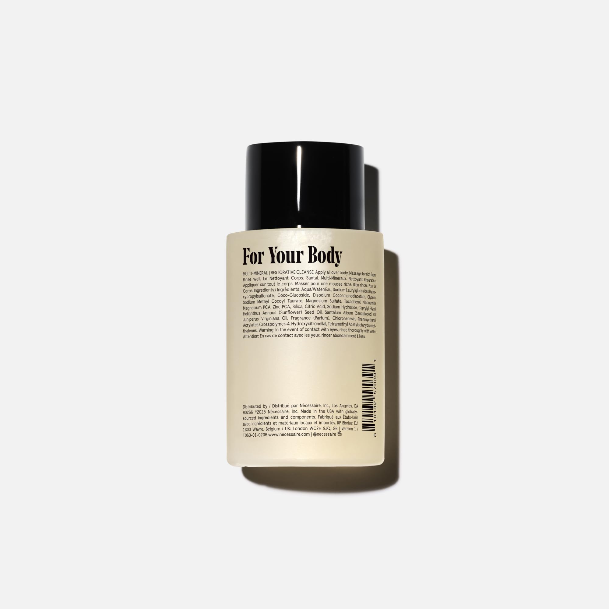 Nécessaire Santal bottle pour showing smooth lather ready for shower