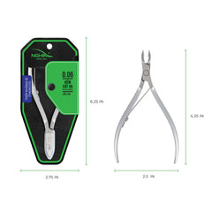 Nghia D-06 ergonomic handle demonstrates comfortable grip for extended salon sessions.