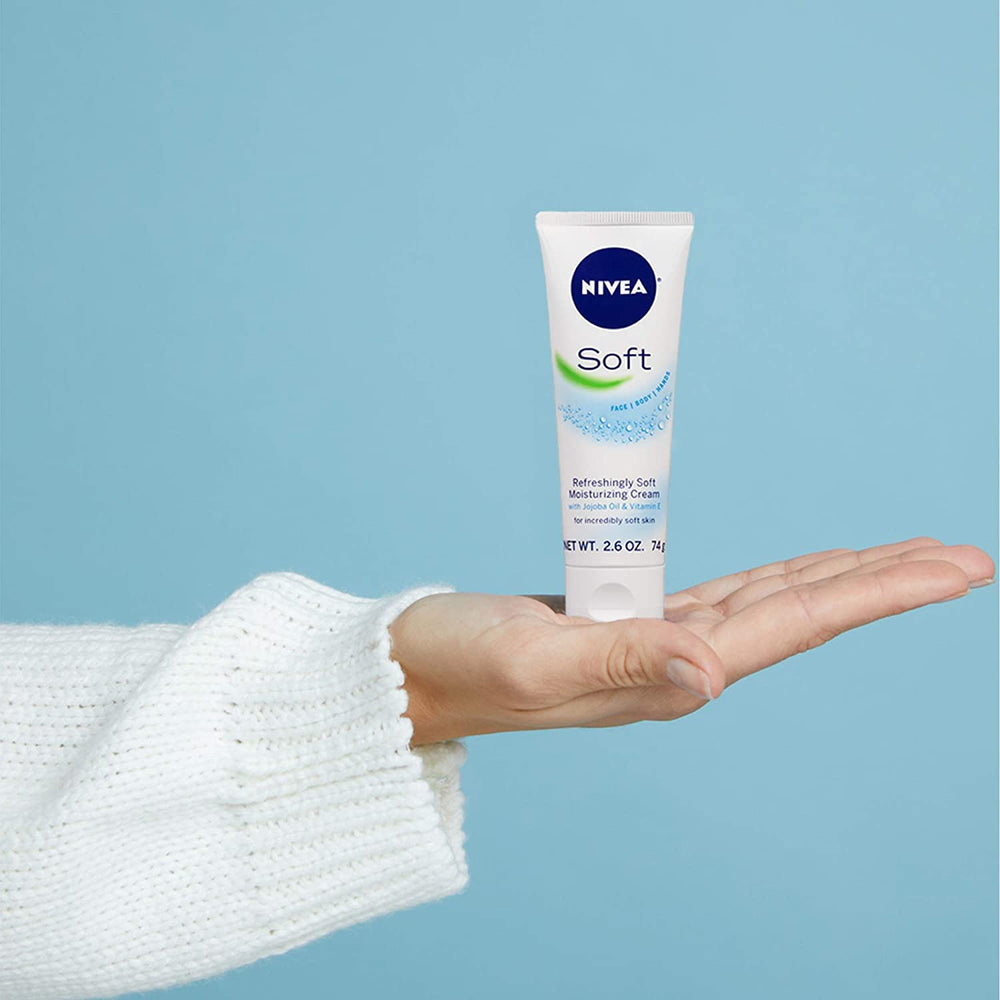 NIVEA Soft creme ingredient panel indicating conditioning care