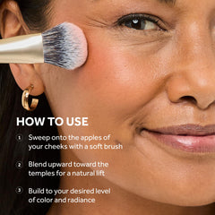 No7 Pro Artist Luxe adds a soft, sculpted look to cheeks