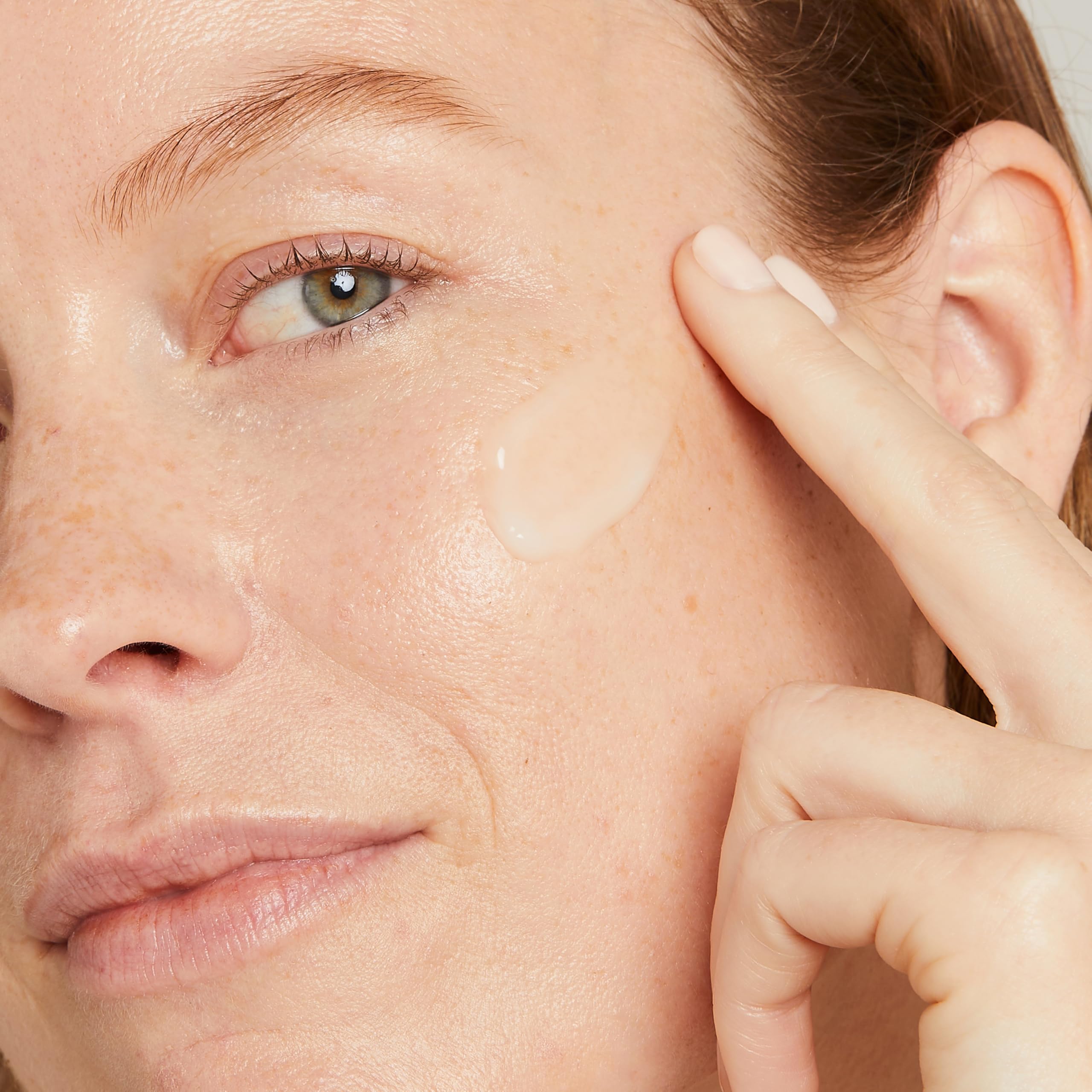 No7 Restore & Renew hibiscus peptides and hydration ingredients close-up