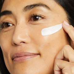 Close-up of No7 ingredients highlighting hyaluronic acid and vitamin C.