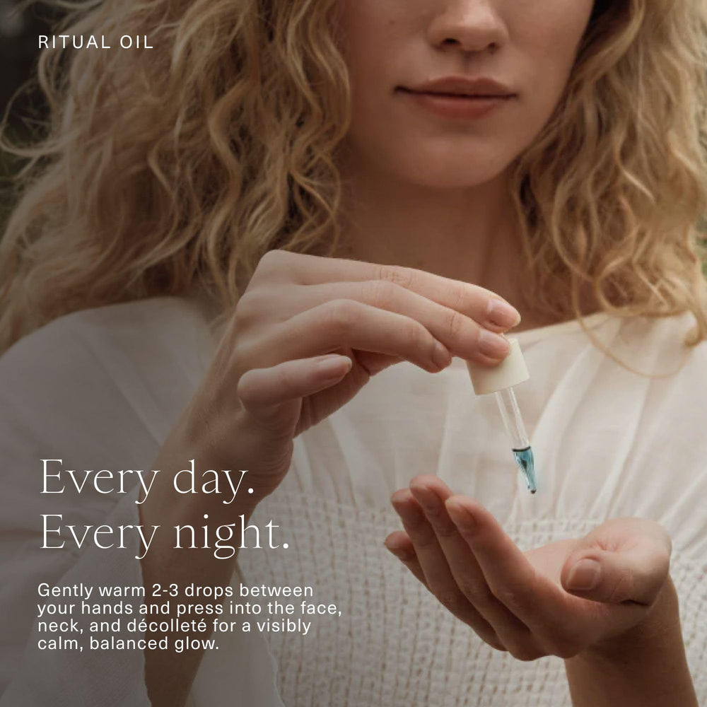 Oak Essentials Borage seed oil bottle emphasizes barrier-supporting nourishment.