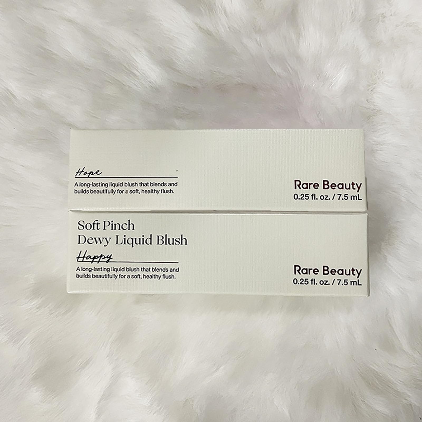 Obemary Soft Pinch applicator enables precise, easy blush application.