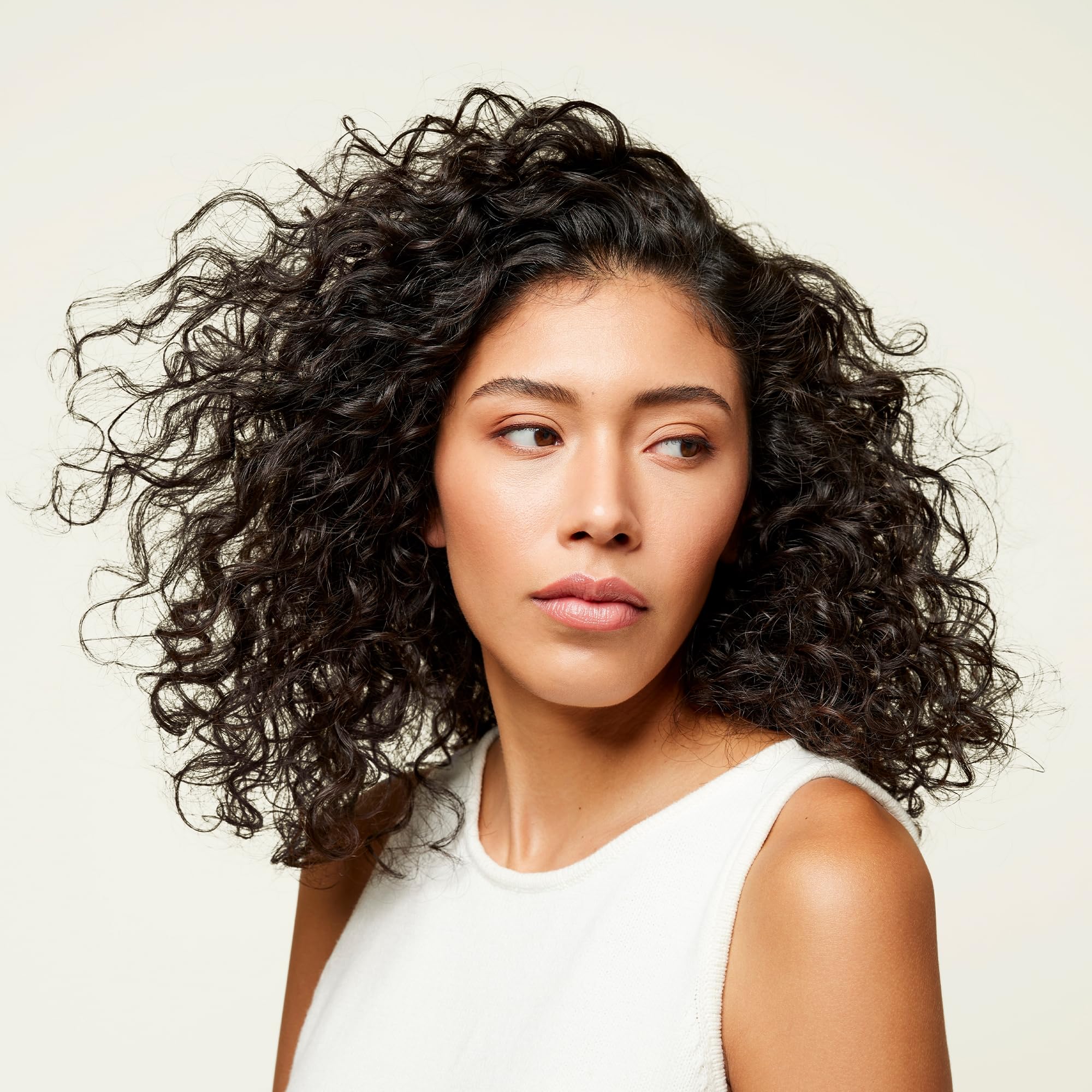 Odele Clarifying Shampoo color-safe illustration highlights chlorine removal
