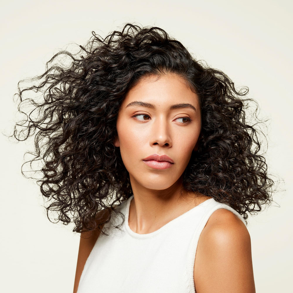 Odele Clarifying Shampoo color-safe illustration highlights chlorine removal