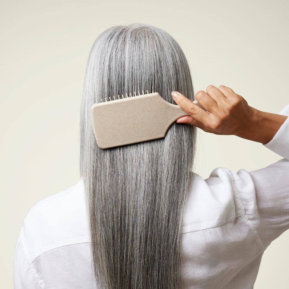 Odele lightweight formula leaves hair lasting softness.